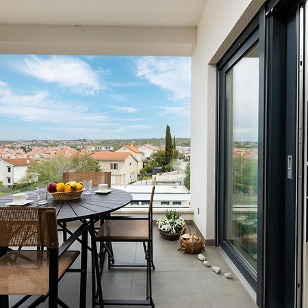 Apartment Muzini Малинска Экстерьер фото